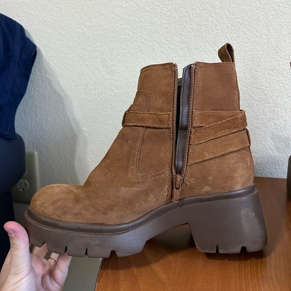 Steve Madden Women's Coletta Lug-Sole Buckle Booties Size 7.5 Brown Leather Fall - Picture 8 of 10